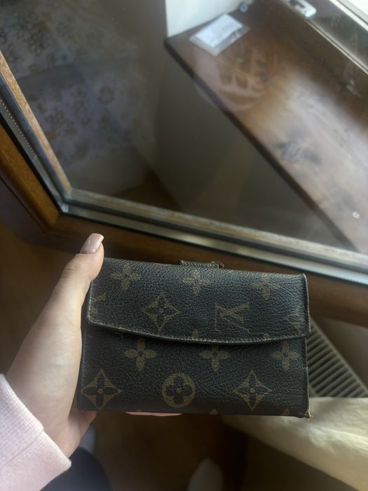 portofel maro lv in stare buna