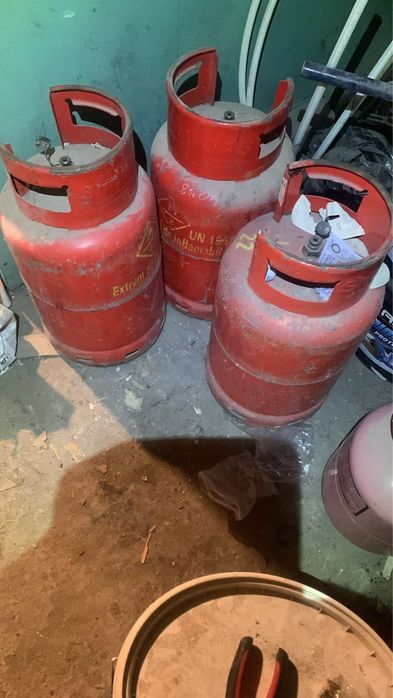 Butelii goale 12 kg, metal, în stare bună, cu robinet – preț pe bucată