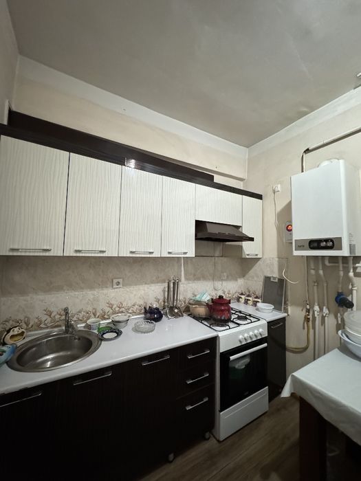 Sergeli 6A 2 xona 56kv 2-etaj mebel texnikasi bilan SOTILADI