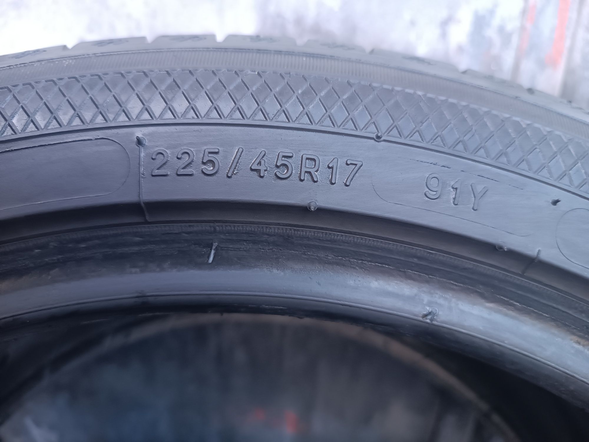 225/45/17 Kleber