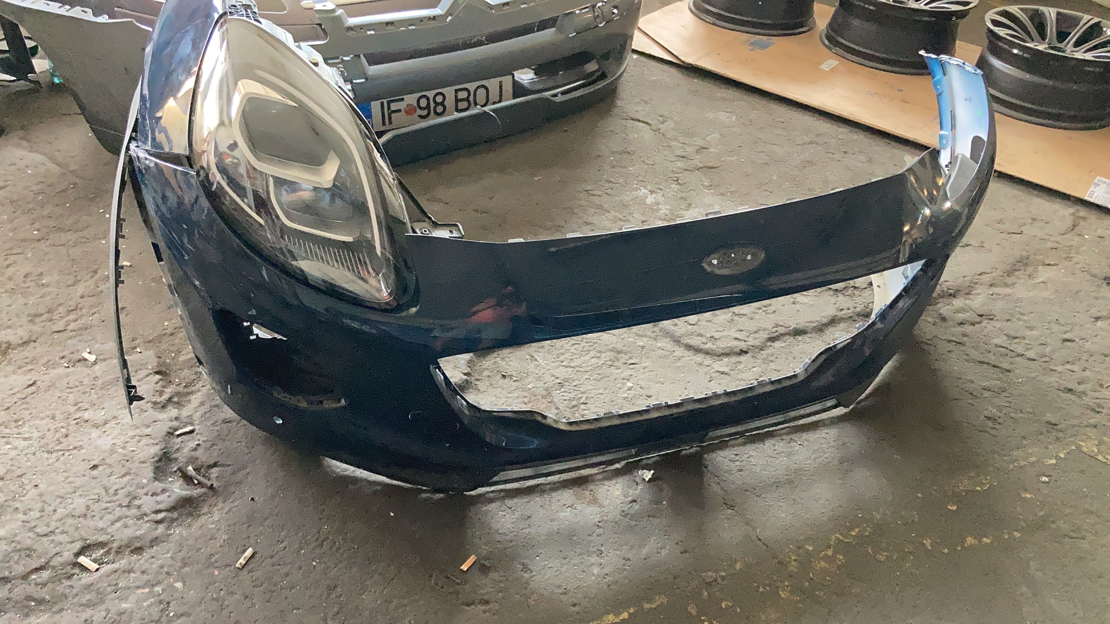 Bara fata spate 
Ford Puma 2019 2020 2021 Ford Puma ST Line