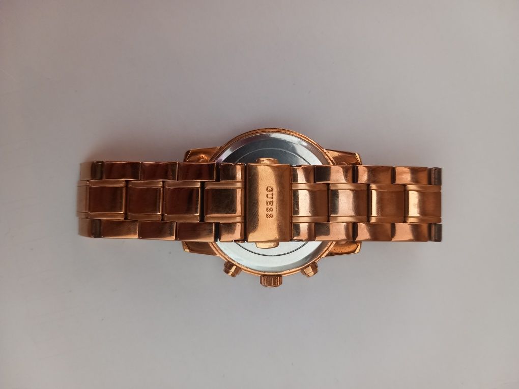 Guess W0448l9 water resistant