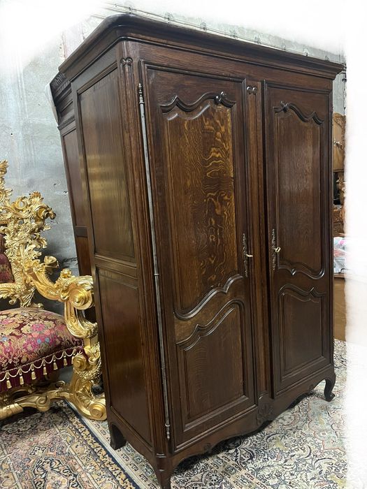 Масивен дъбов гардероб