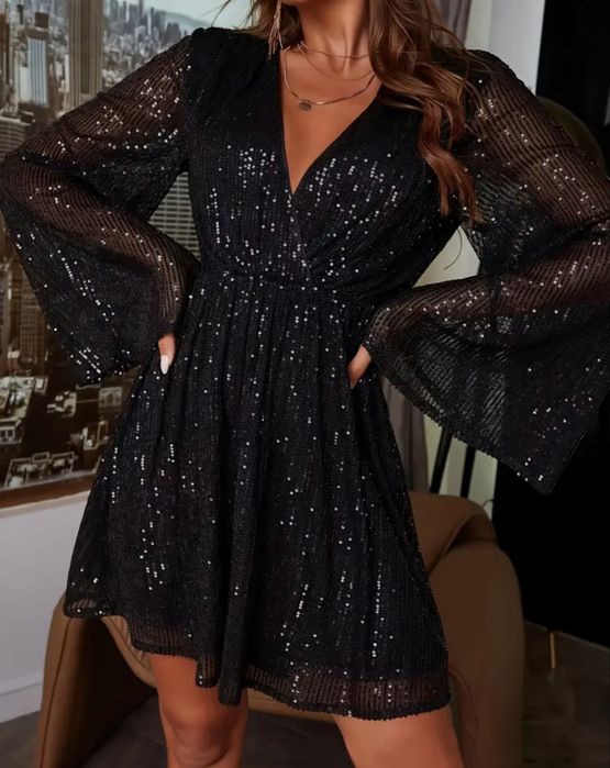 Женское платье с пайетками