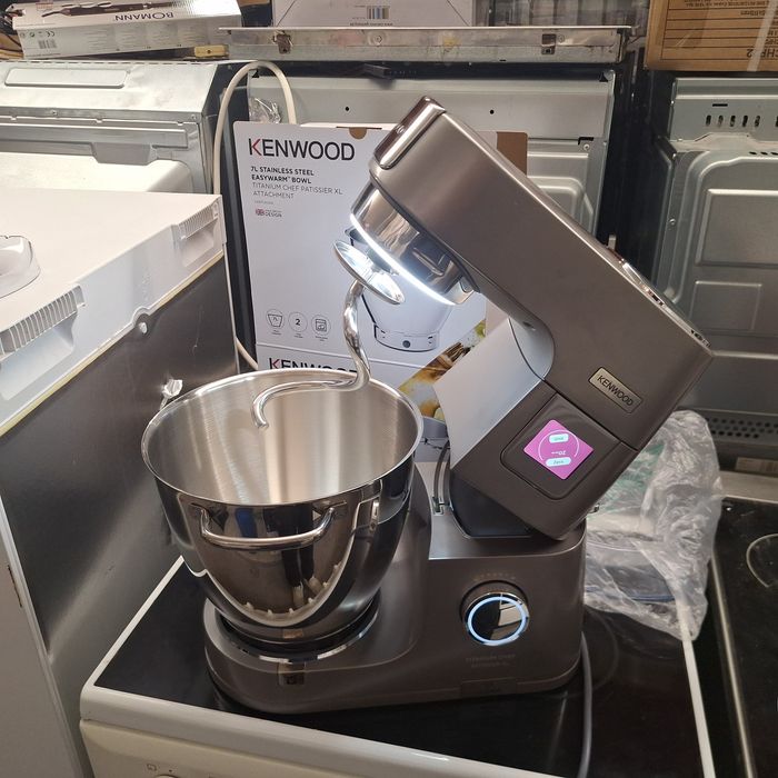 Кухненски робот тестомесачка Kenwood с функция втасване,кантар,подгряв