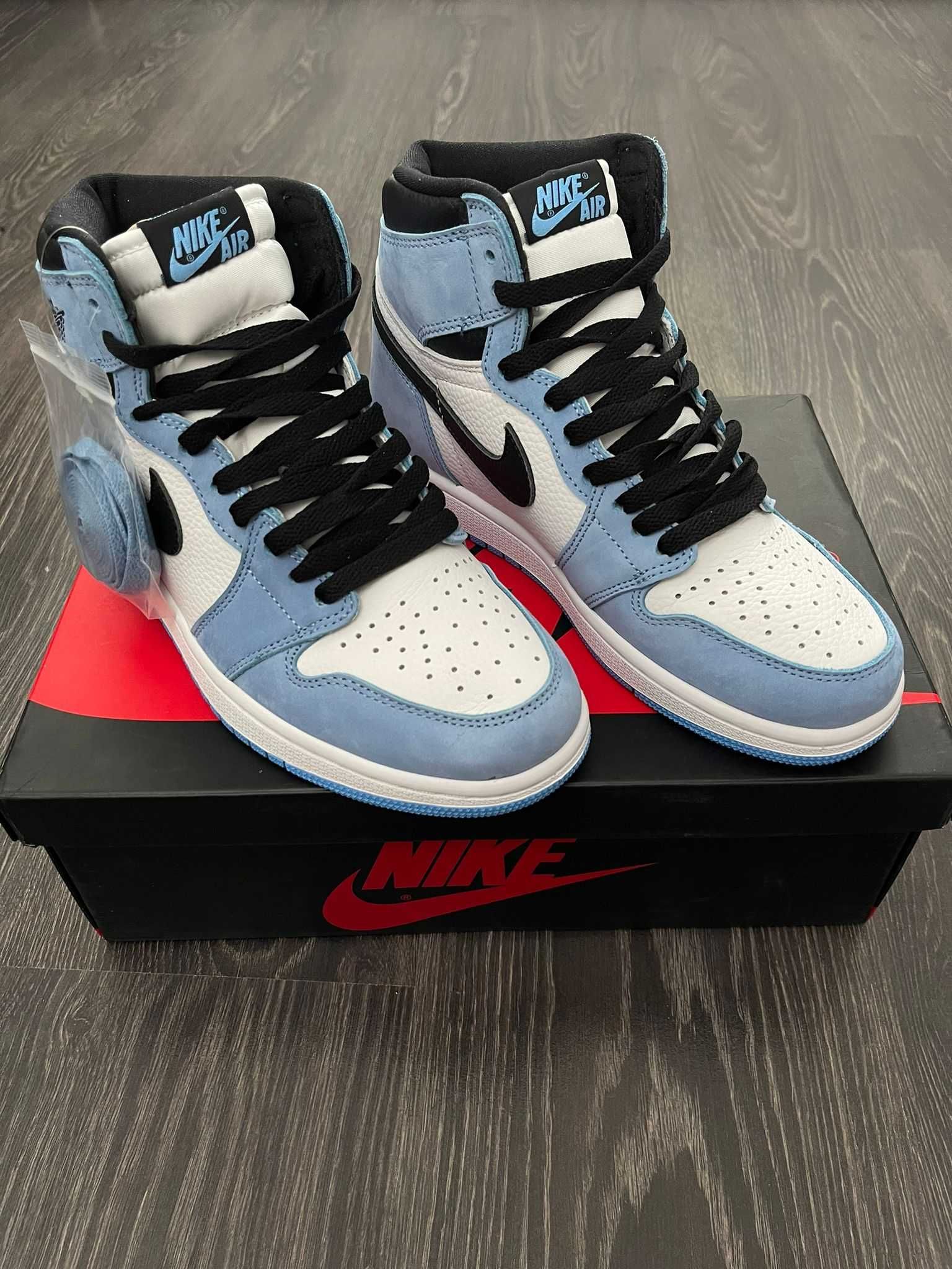 Jordan 1 Univeristy Blue Retro (Verificare Colet)