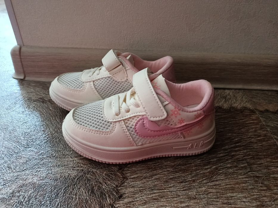 Новые кроссовки 26 р-р