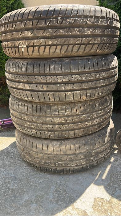 Vand anvelope vara pe 16 trei anvelope hankonk si una tigar