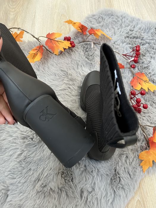 Calvin Klein боти с дебел ток чисто нови