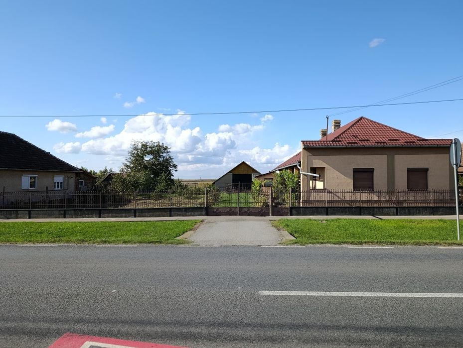 Casă de vânzare în comuna Petrești