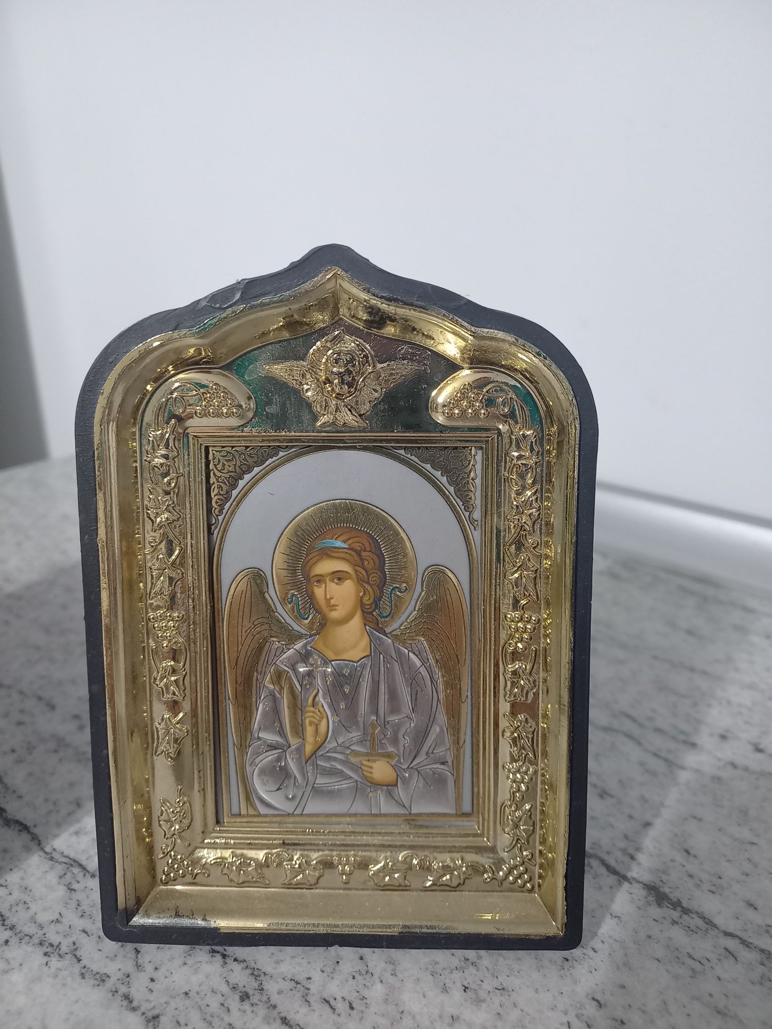Vand doua icoane cu postament noi fara eticheta