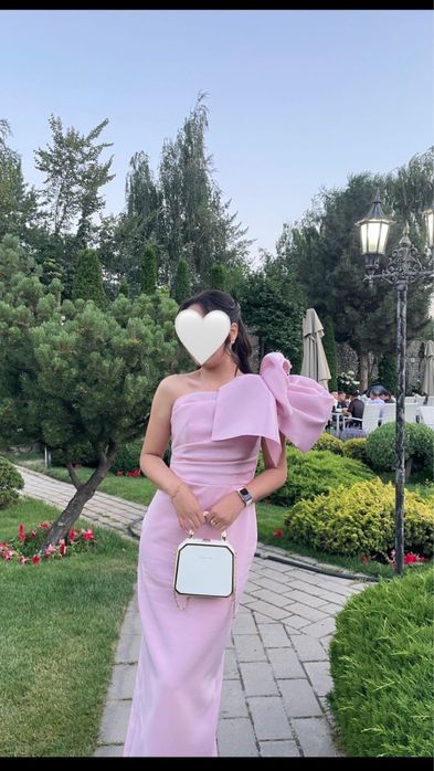 Почти новое платье купили за 100