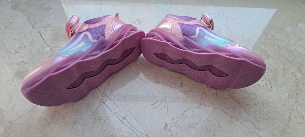 Adidasi roz cu lumini și unicorni, marimea 27, noi, cu eticheta.