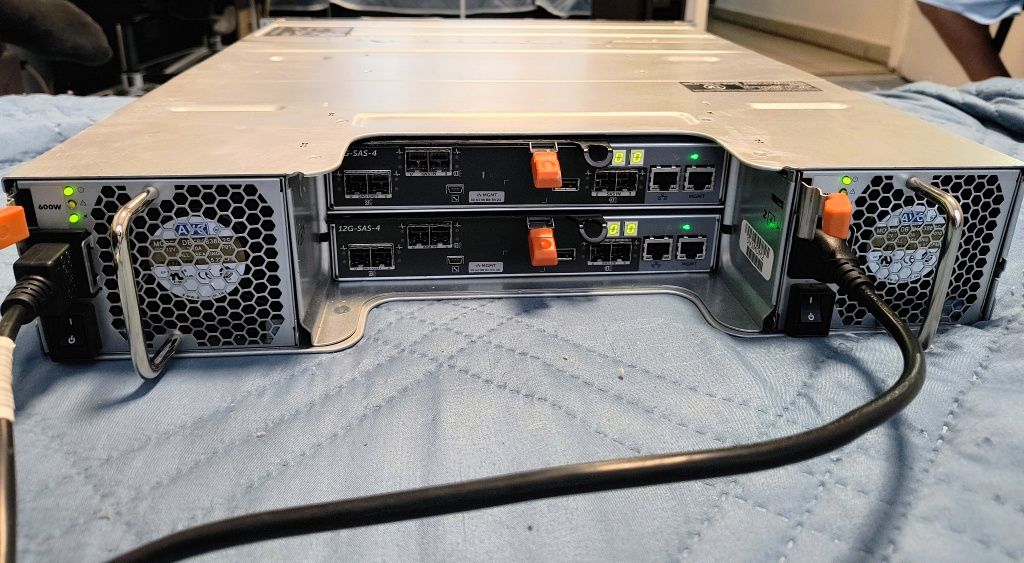 Dell PowerVault MD3420 hard drive array,storage