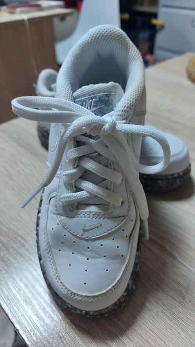 Adidasi albi nike pentru copii