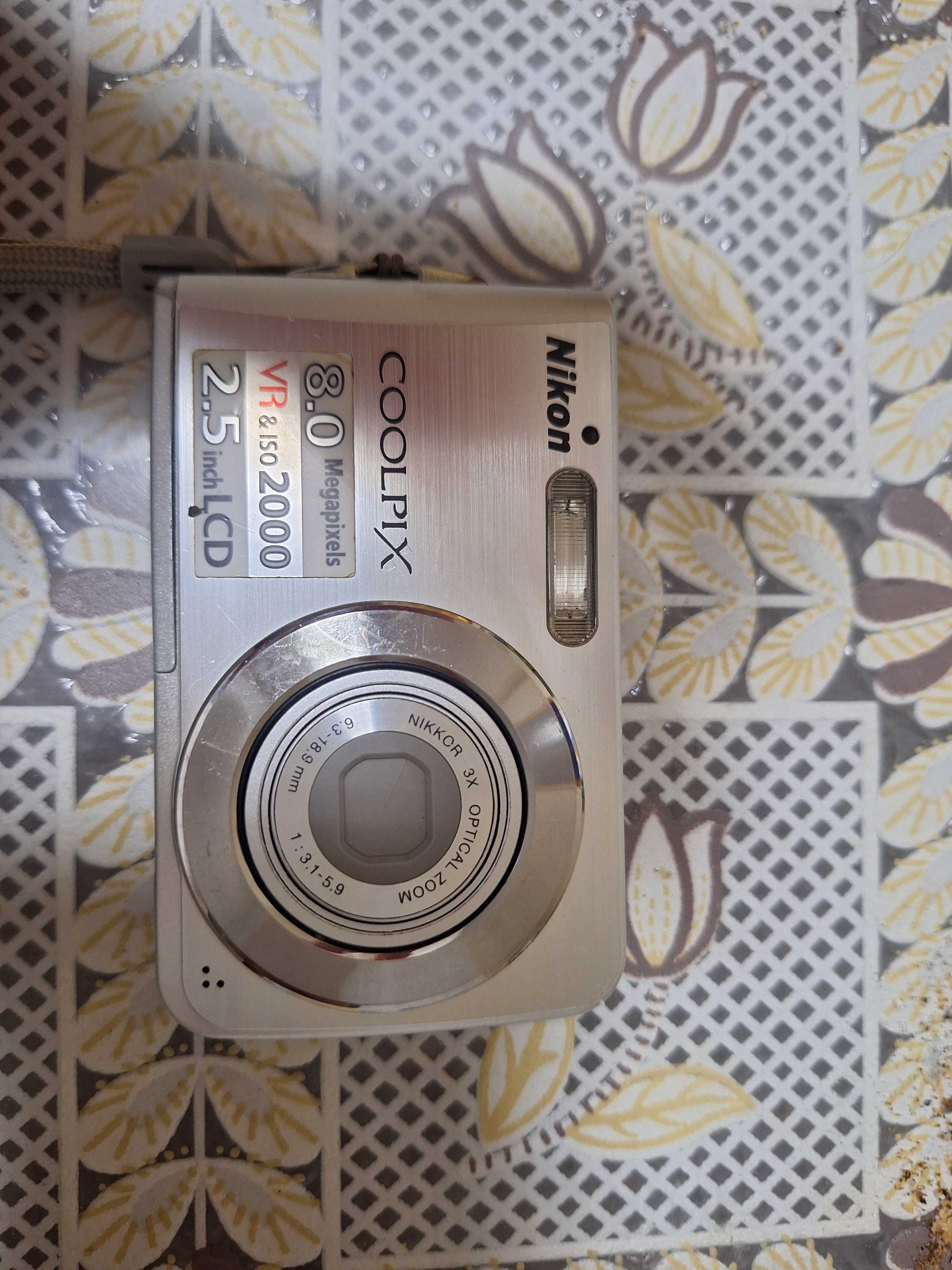 Фотоапарат NIKON, неизползван.