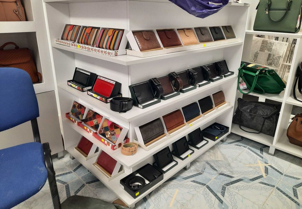 Vând mobilier comercial pentru magazin – confecționat în sept. 2023