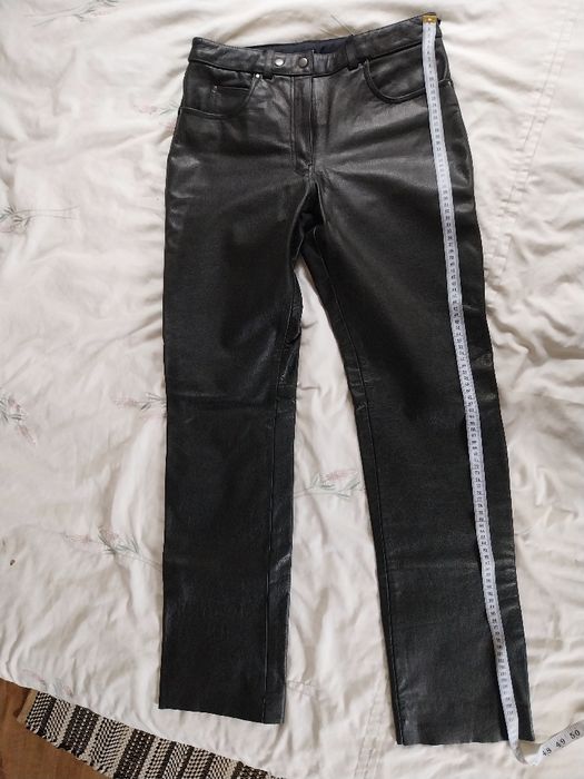 Pantaloni de piele mărimea aprox. 42.