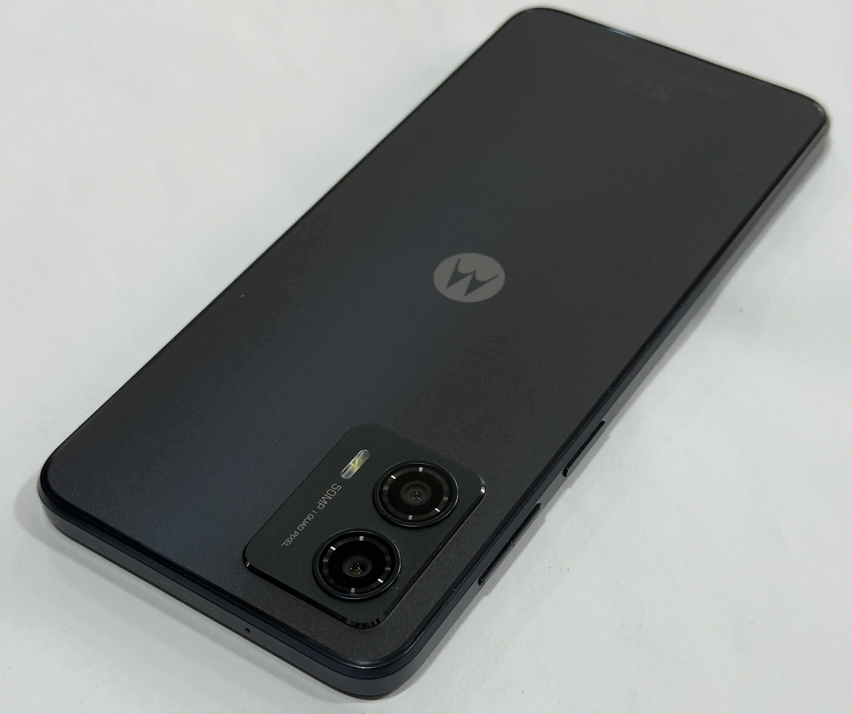 Продавам Motoroga G53 5G 128/4gb с гаранция.