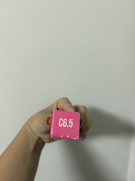 Колагенова вода Yenges, коректор Jeffre Star