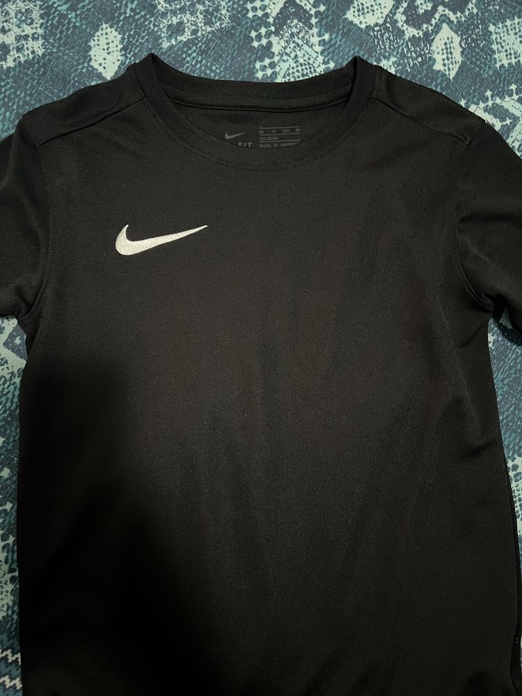 Нова тениска NIKE