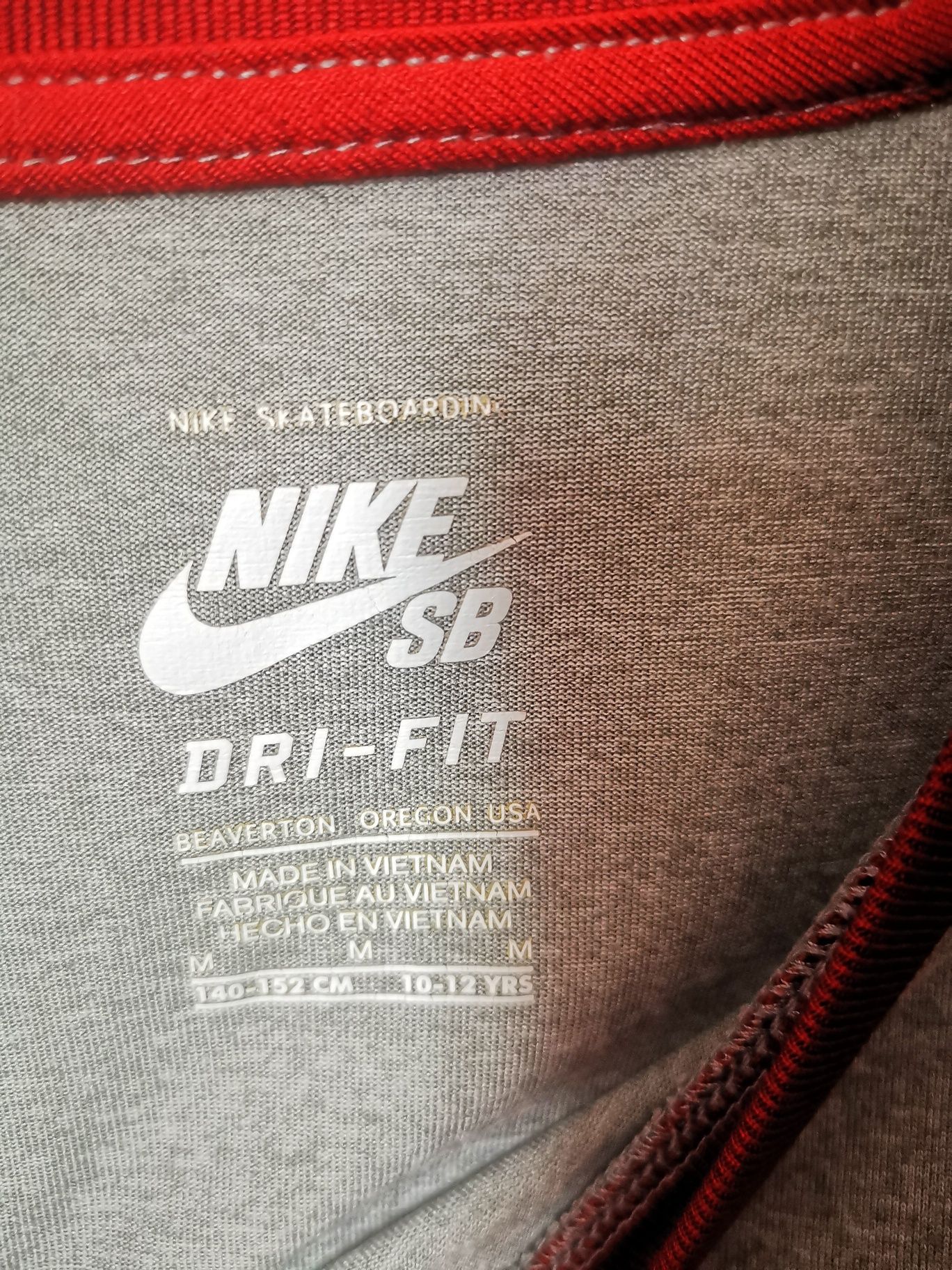 Vând tricou  Nike pentru copii