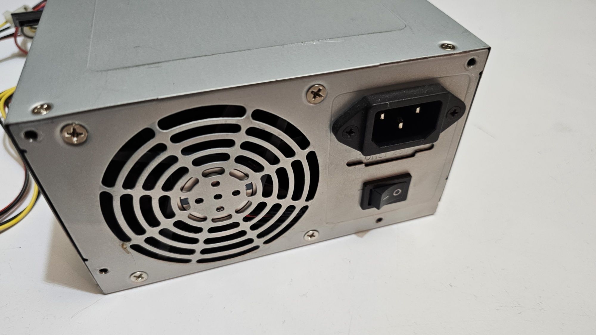Sursa de calculator 450W ATX