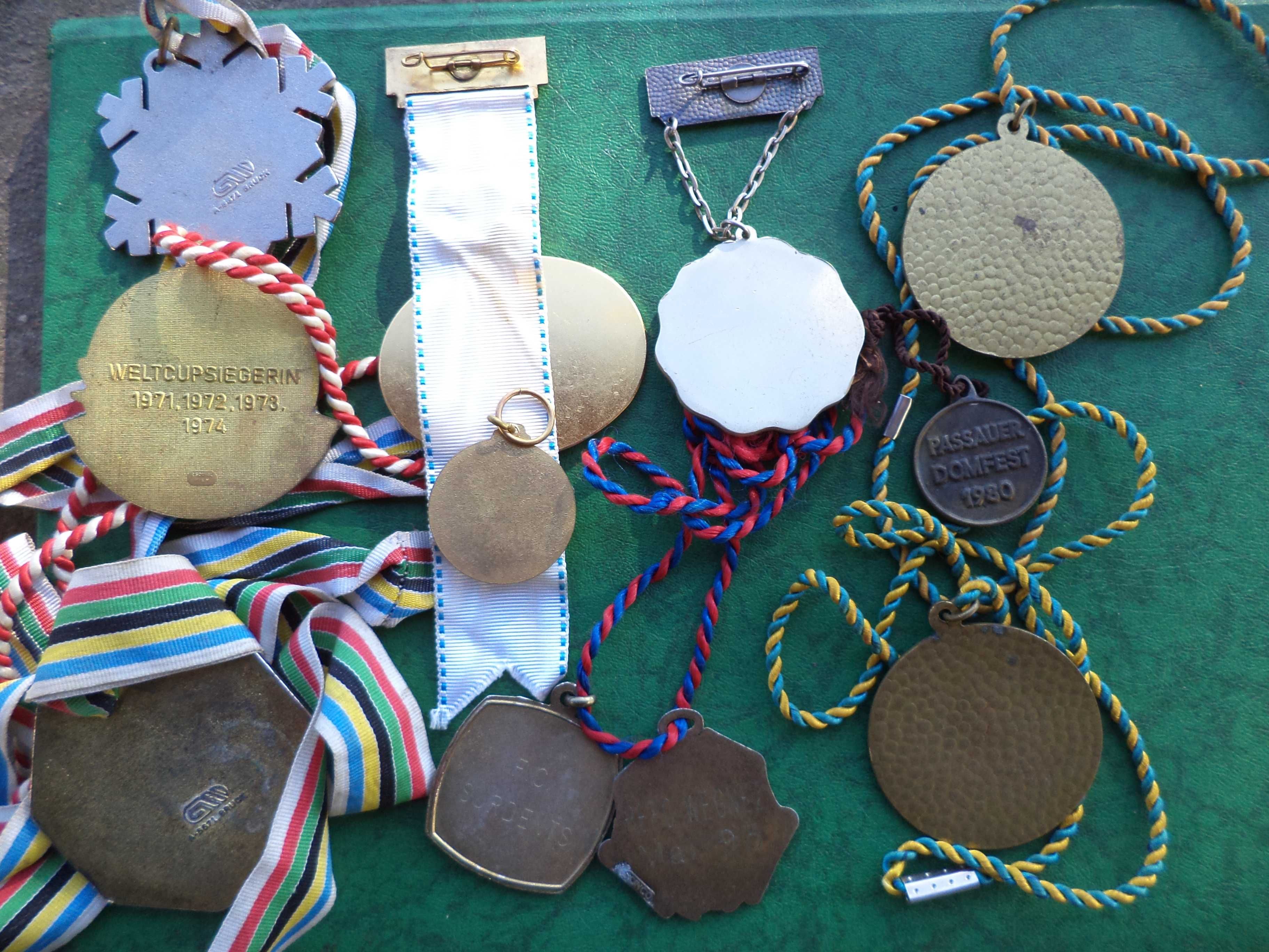 Lot 11 medalii colectie vechi pret pt toate vand schimb