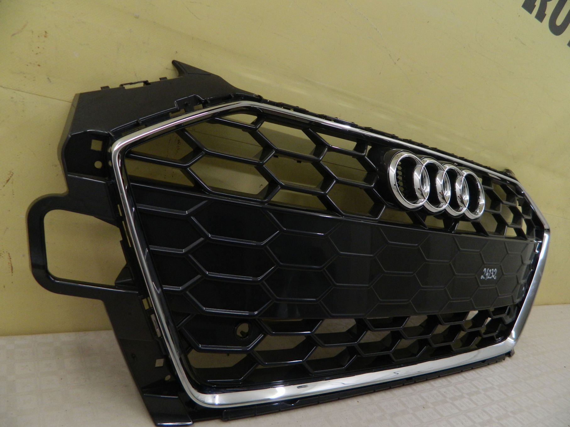 Grila radiator Audi A4 8W B9  S-Line facelift, 2020, 2021, 2022, 2023, 2024, cod origine 8W0853651EB
