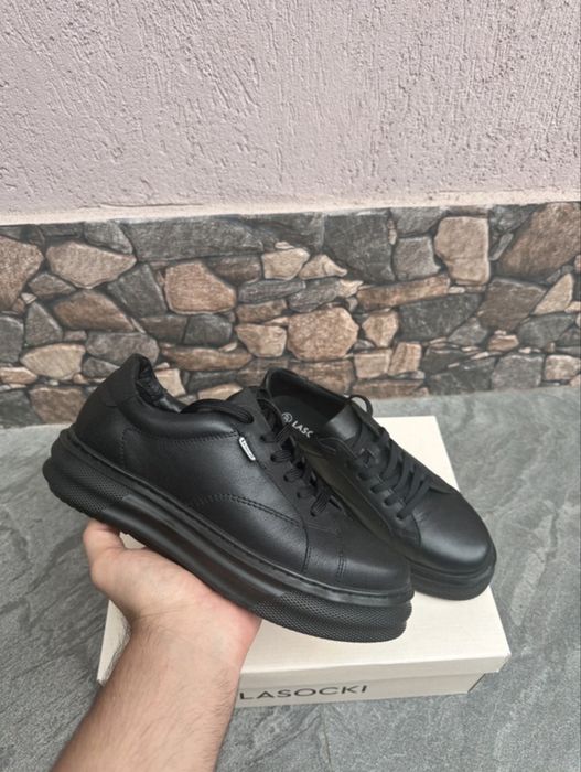 Adidași negri Lasocki, noi, mărimea 37, cu cutie femei