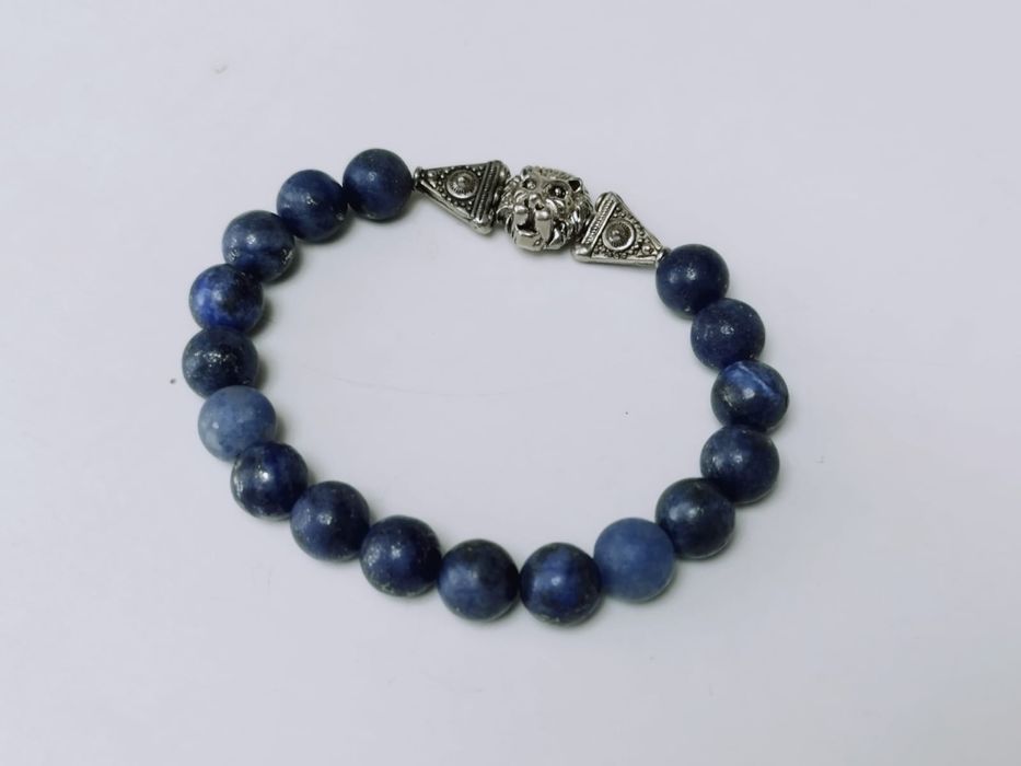 Bratara veche cu lapis lazuli si inchizatoare argintie cu un leu copii