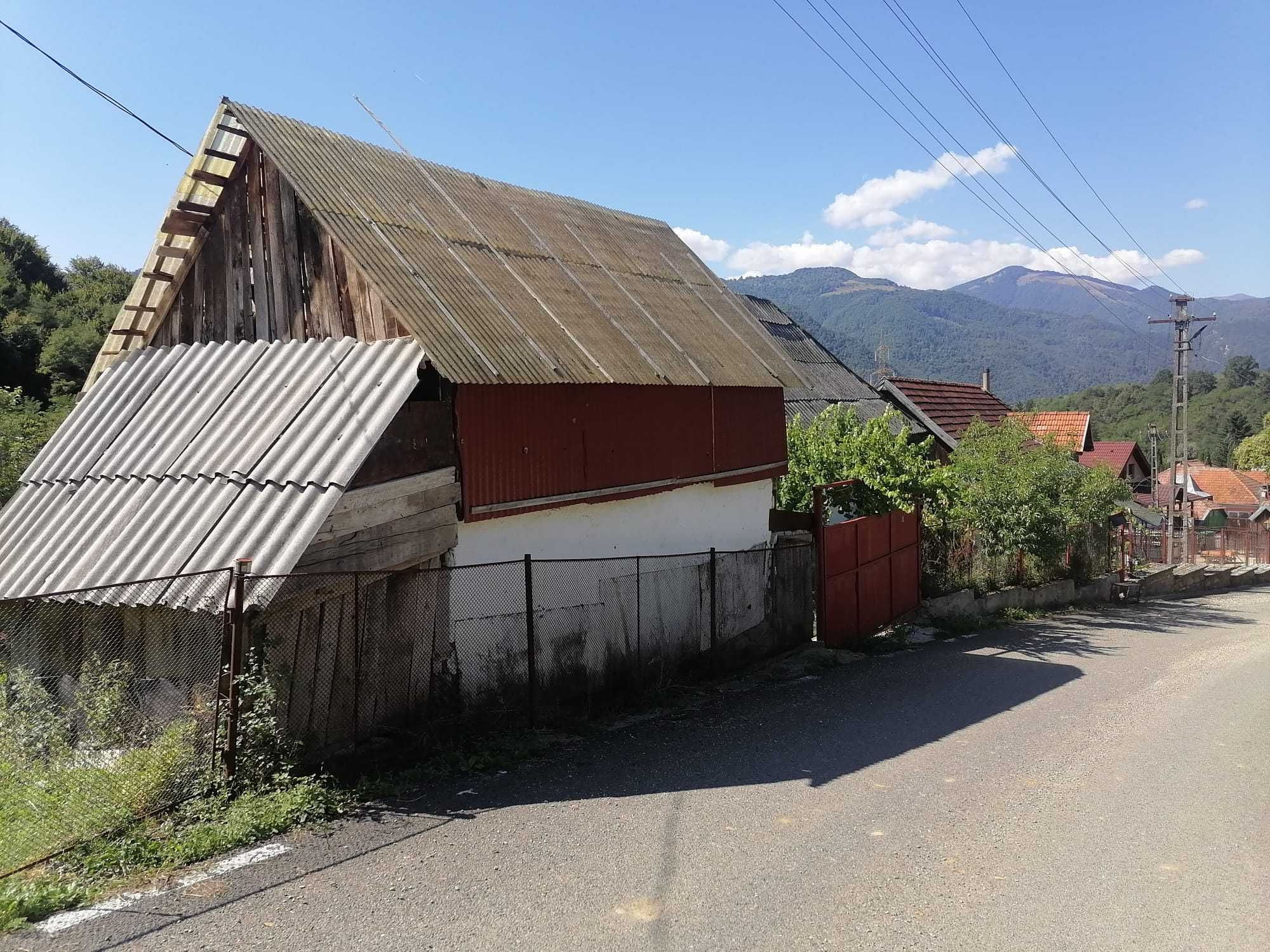 Nou!! Casa + anexe si 2100mp teren in comuna Racovita, VL