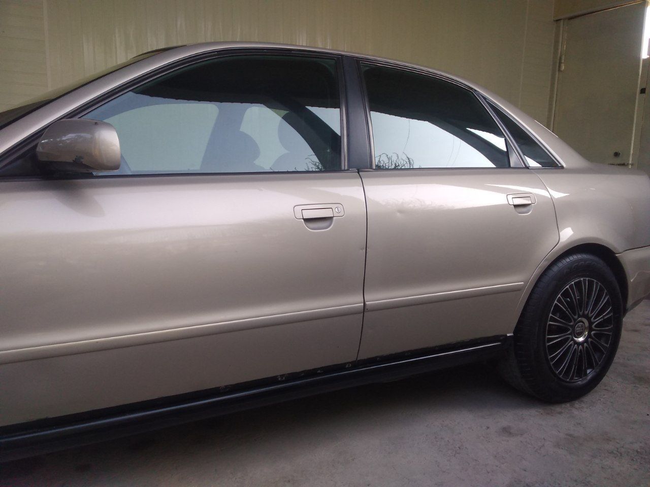 Audi  A4 1998 Srochno
