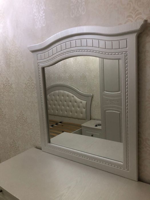 Спальный кровать , 2 тумбочки, шкаф, комод