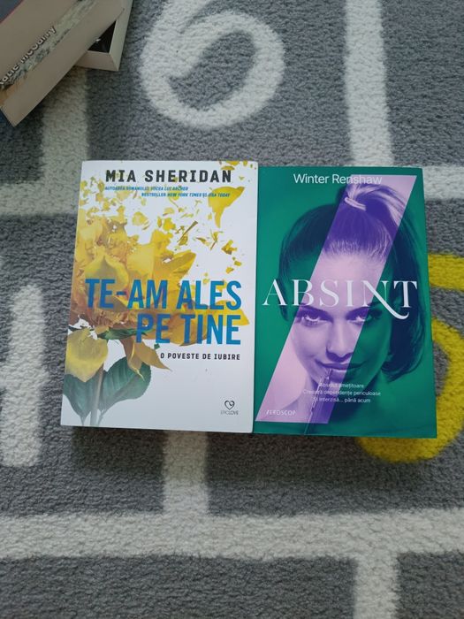 Vând 2 cărți de Mia Sheridan și Winter Renshaw