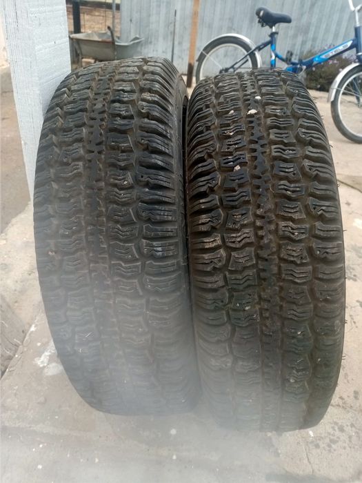 Продам покрышки на ниву 2 шт