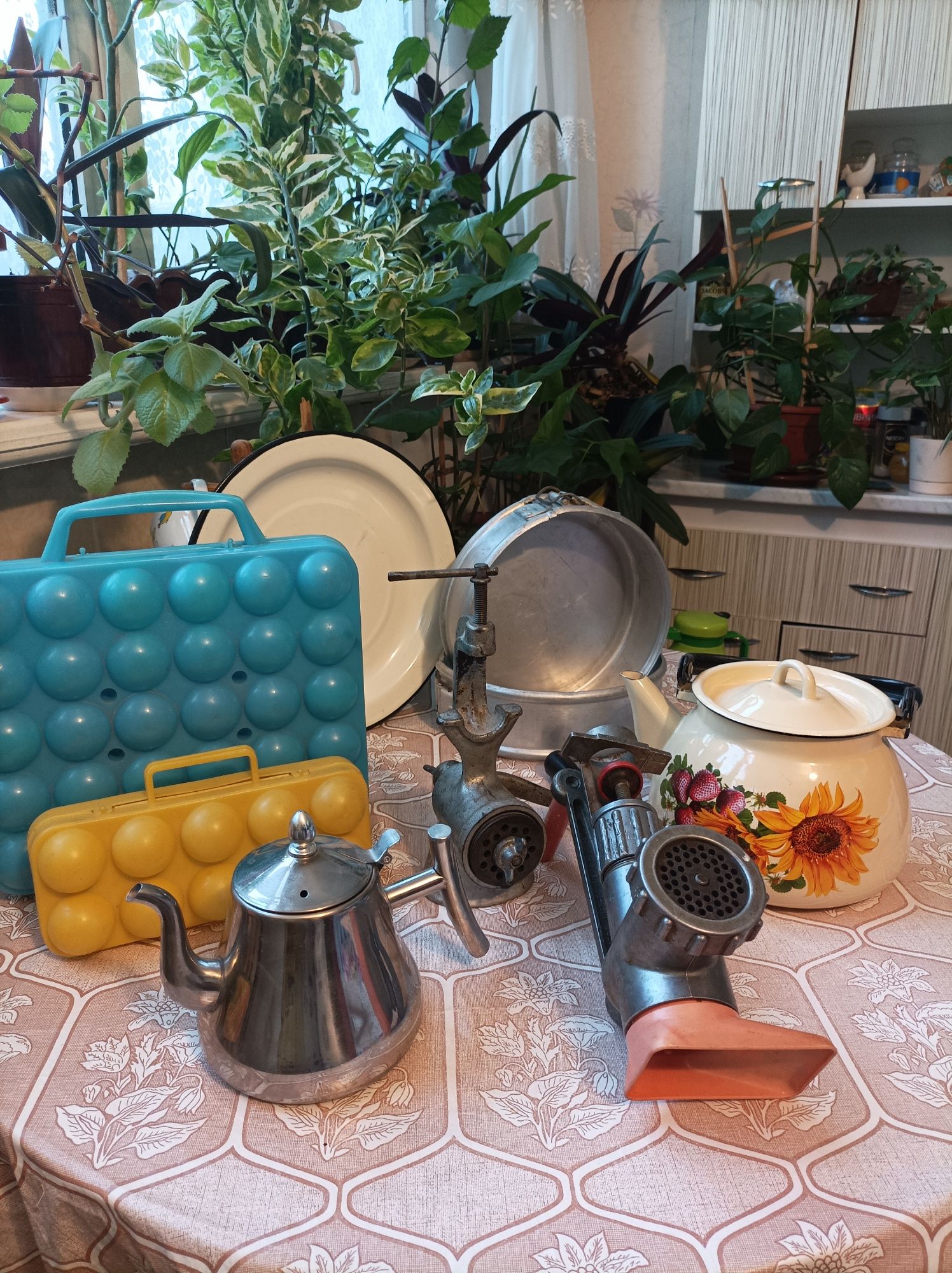 Чайники, мясорубки и другие кухонные