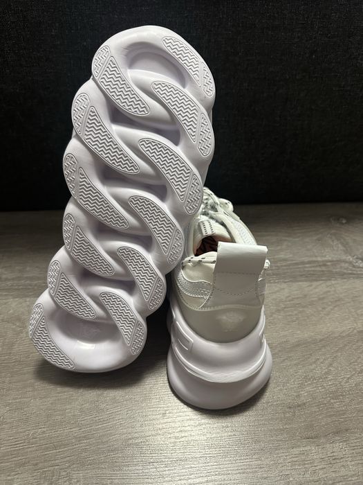 versace chain reaction