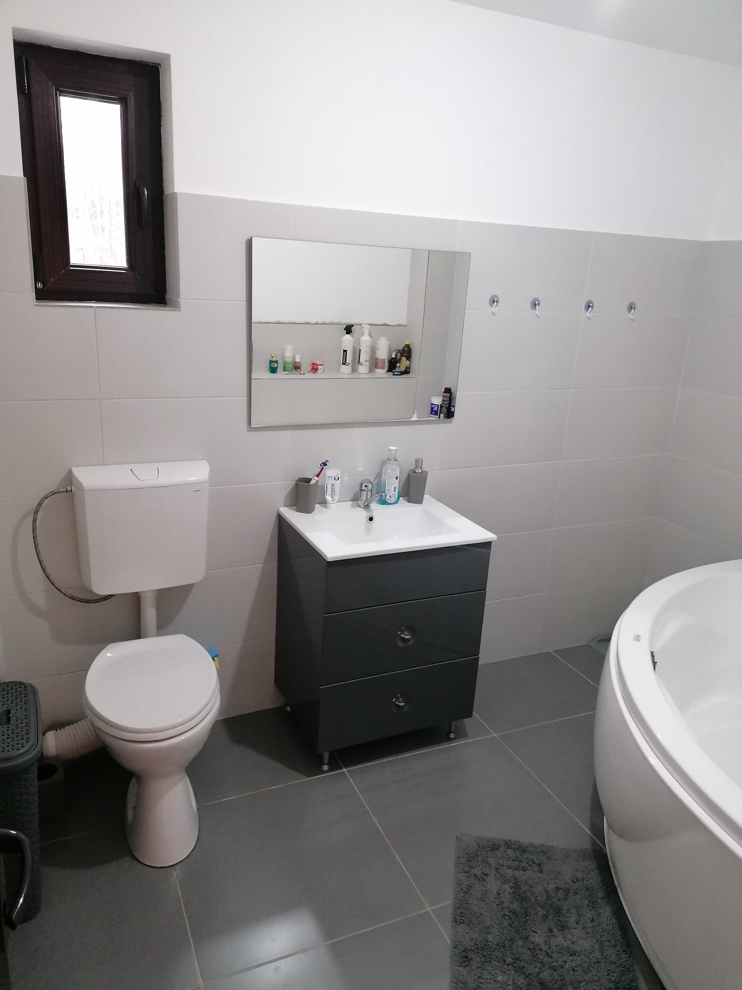 Vând / schimb casă cu apartament + diferenta