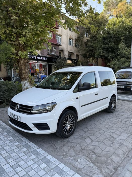 Wolks vagen Caddy sotiladi