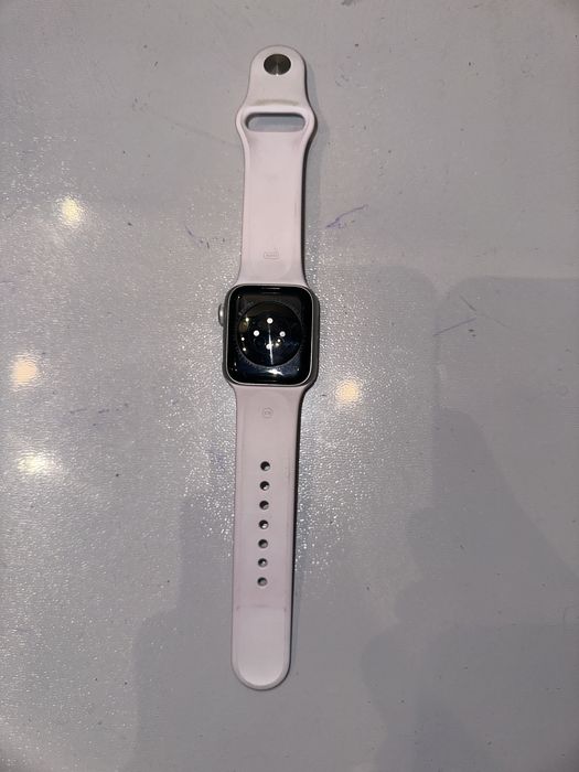 Apple Watch 6 series 40mm silver aluminium case white sport band