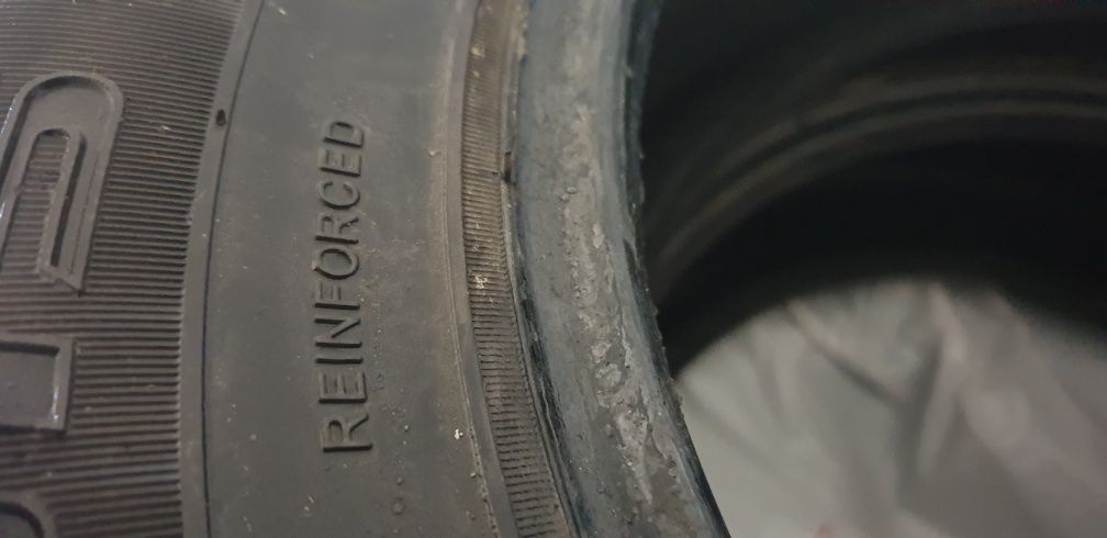 Зимни гуми 215/65 R16 - перфектни за сняг и черен път  4бр.
