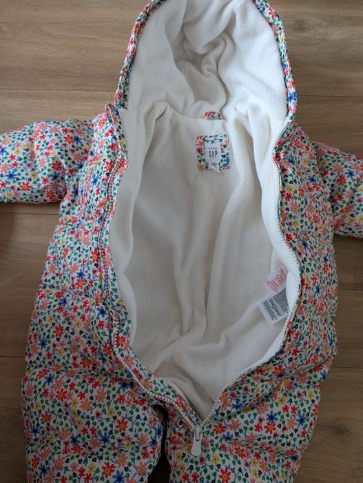 Overall/ combinezon baby GAP 0-6 luni puf și pene