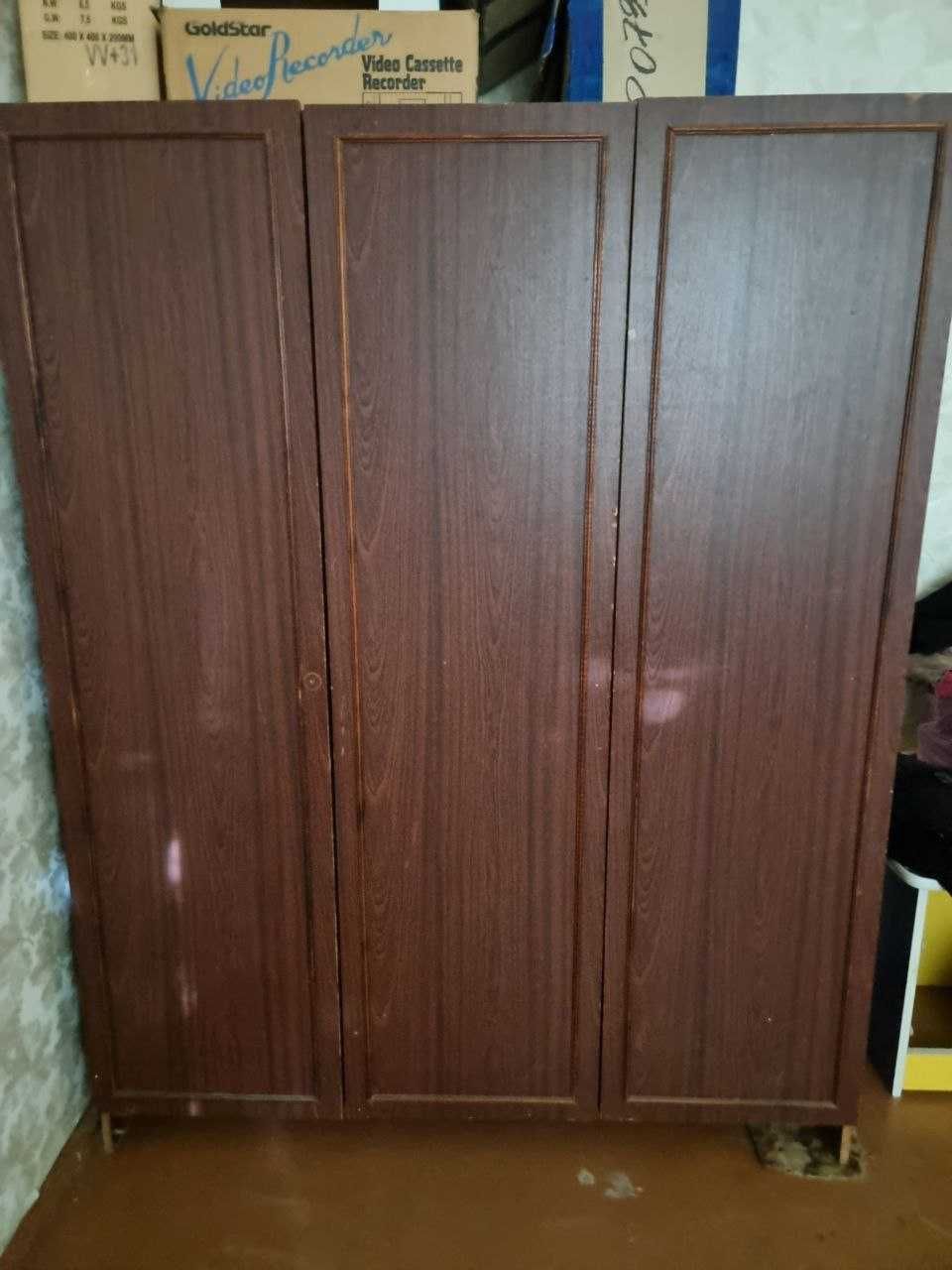 Вместительный шкаф для одежды