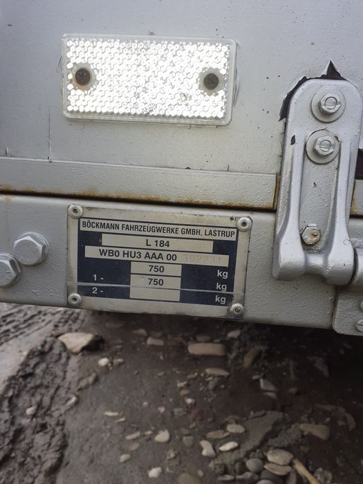 Remorca auto cu masa de 750 kg