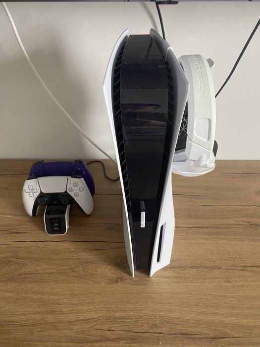 Pachet Playstation 5, 2 controllere, statie incarcare, casti wireless