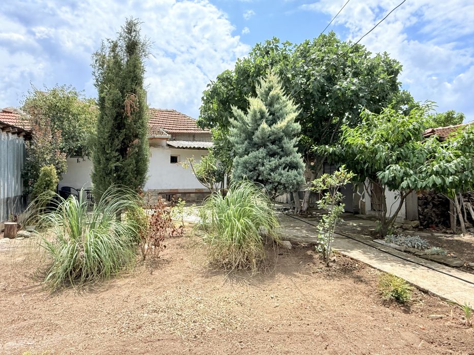 Продавам къща  в град Средец