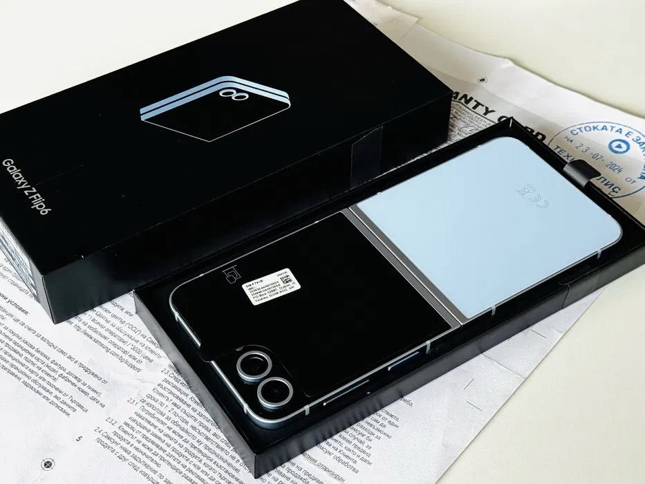 НОВ! Samsung Galaxy Z Flip 6 256GB Blue Гаранция 1 година