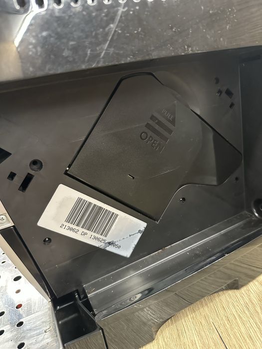 Продавам кафеавтомат (кафе машина )delonghi(делонги) magnifica s