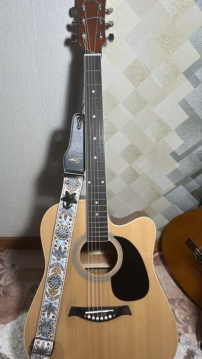 Продам электроакустическую гитару Adagio C4171CEN